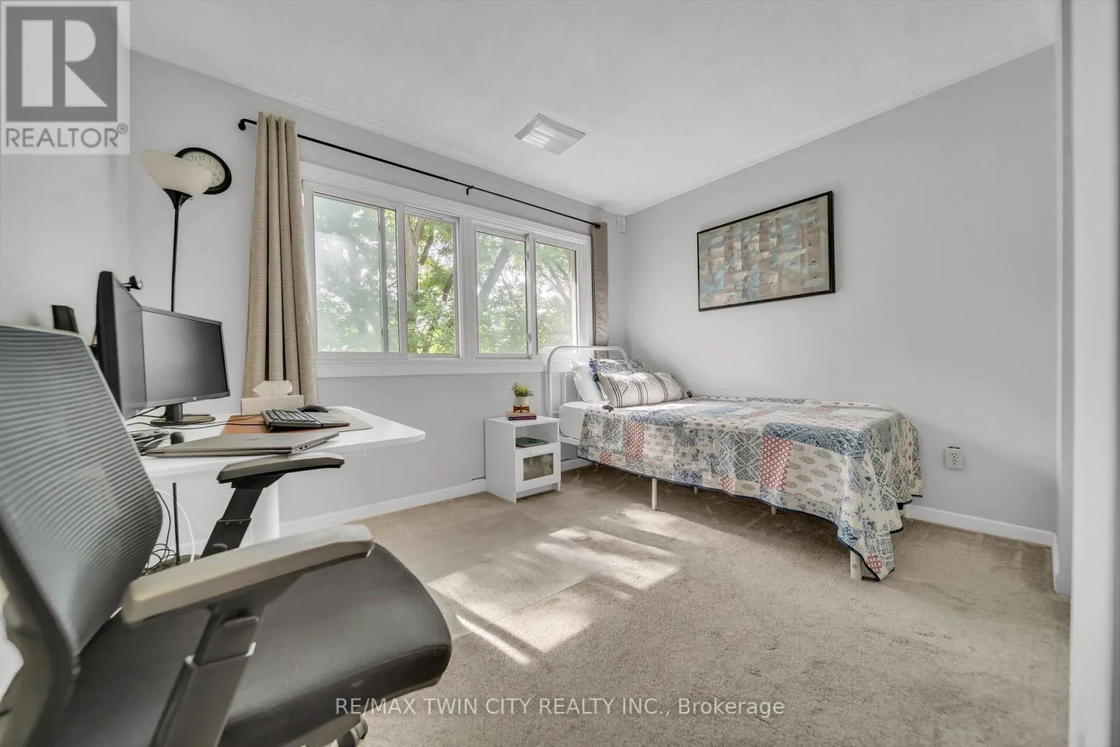 101 - 121 UNIVERSITY AVENUE E
