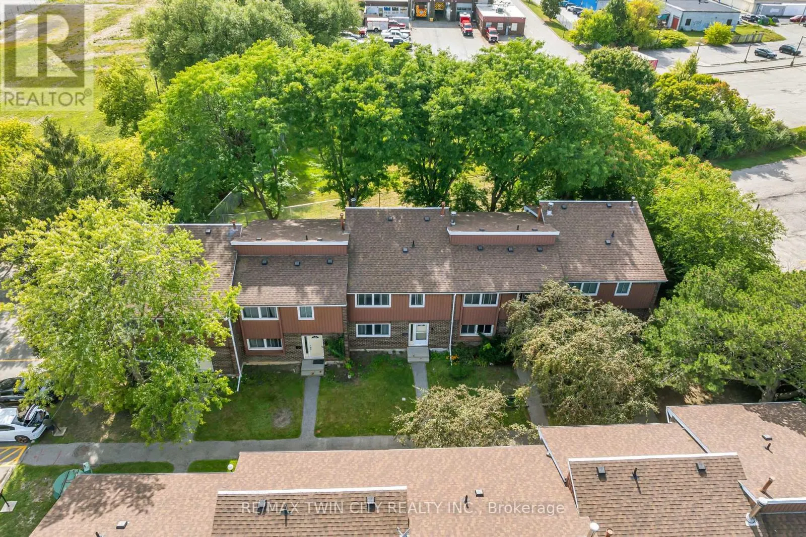 101 - 121 UNIVERSITY AVENUE E