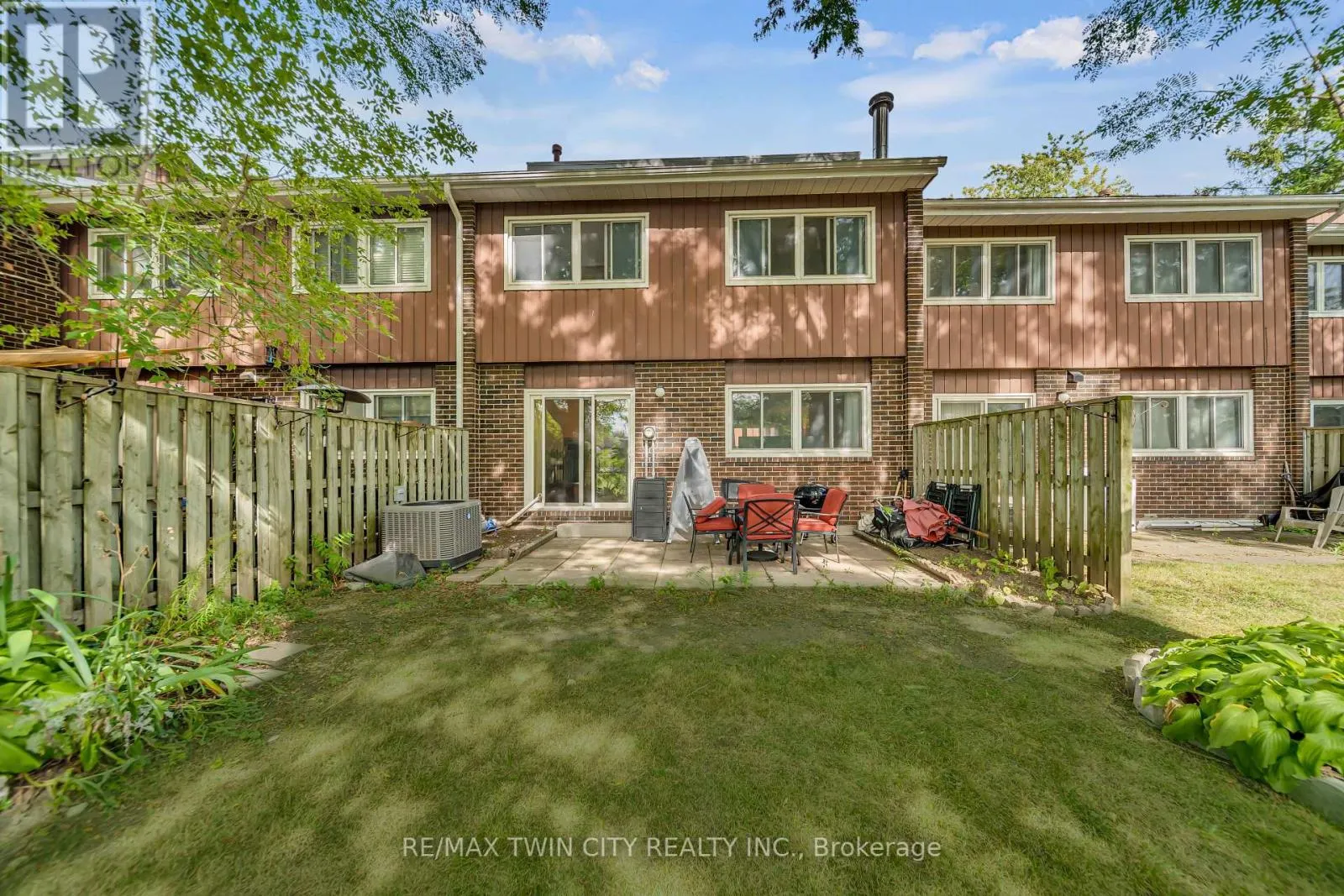 101 - 121 UNIVERSITY AVENUE E