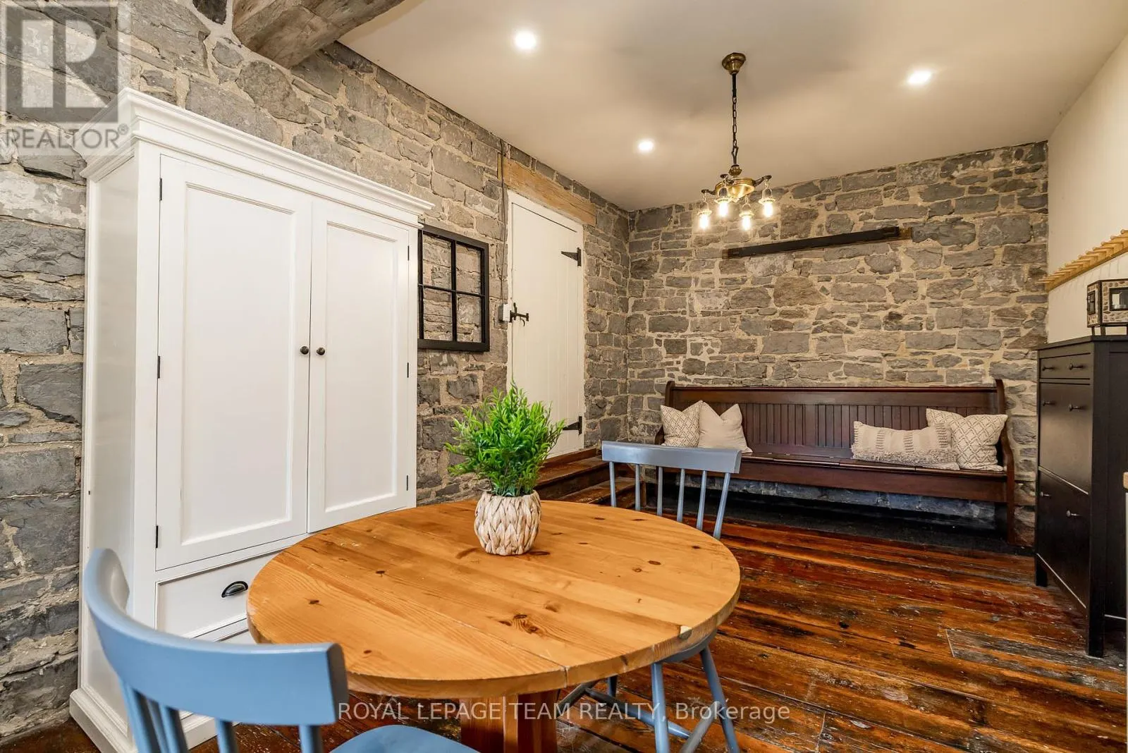 492 RIVER ROAD