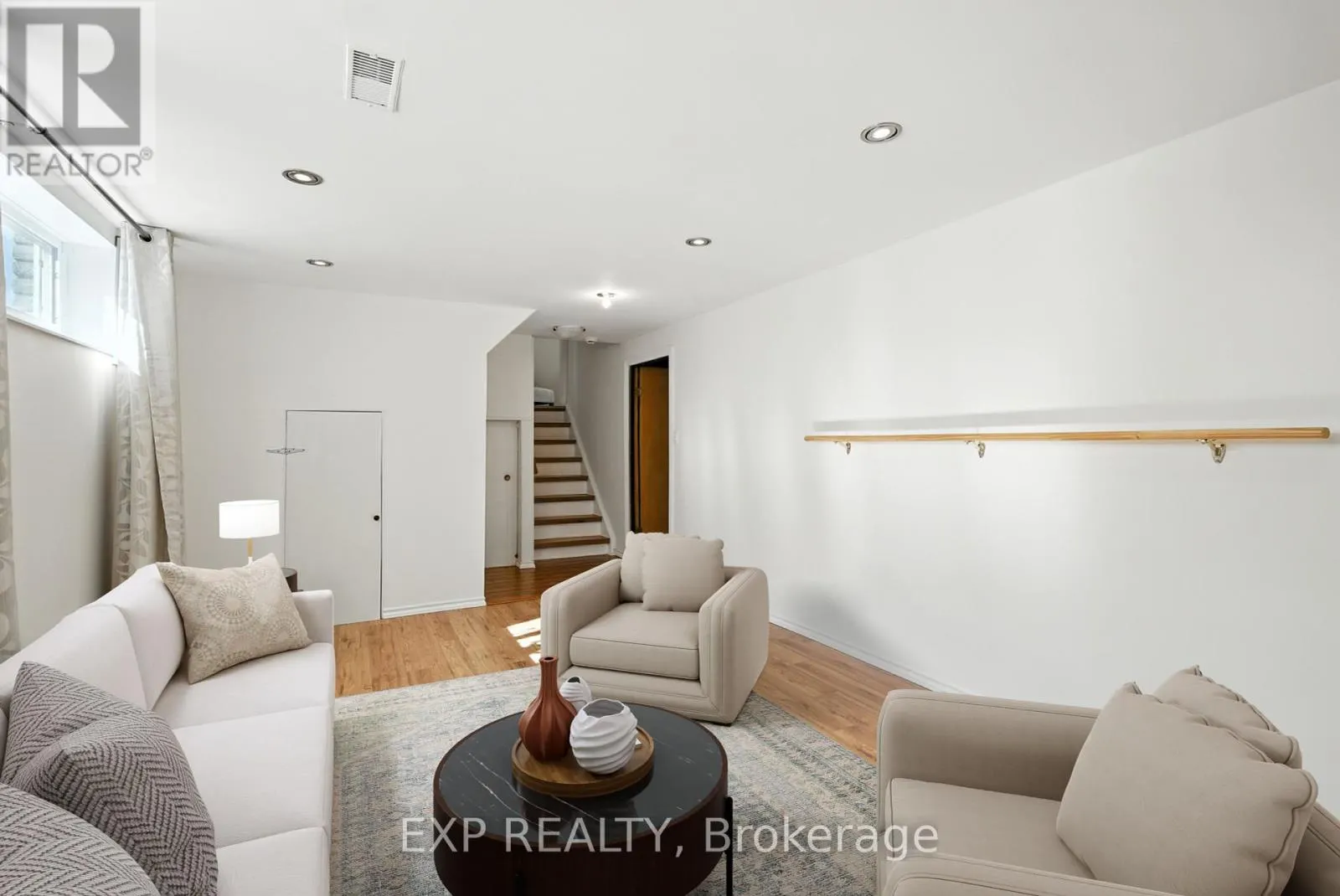 52 BAYVIEW CRESCENT