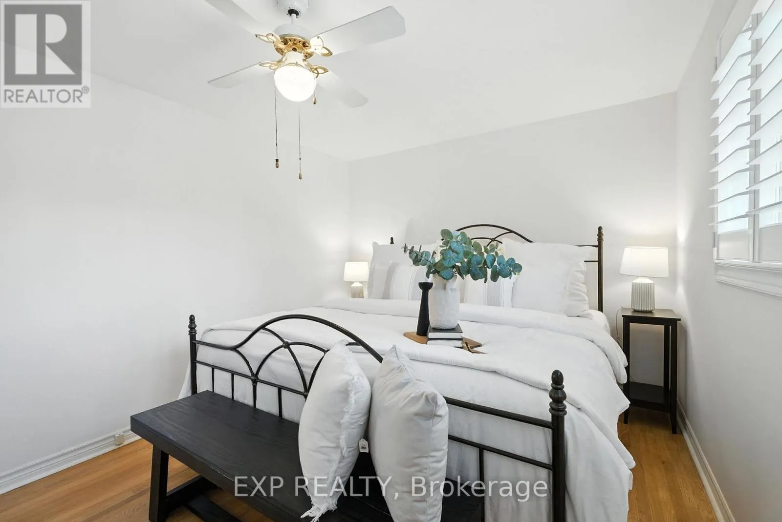 52 BAYVIEW CRESCENT