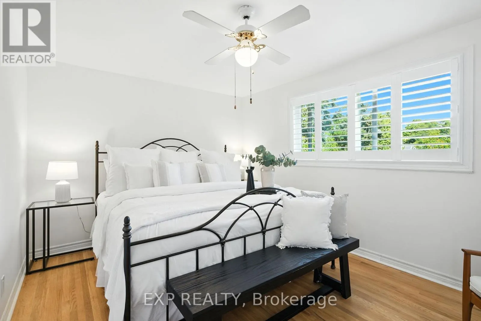 52 BAYVIEW CRESCENT
