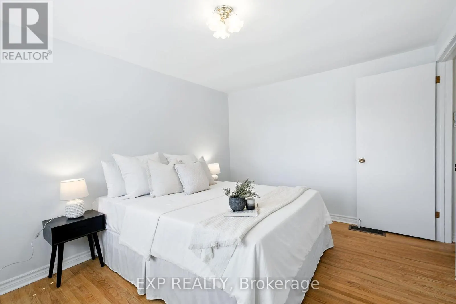52 BAYVIEW CRESCENT