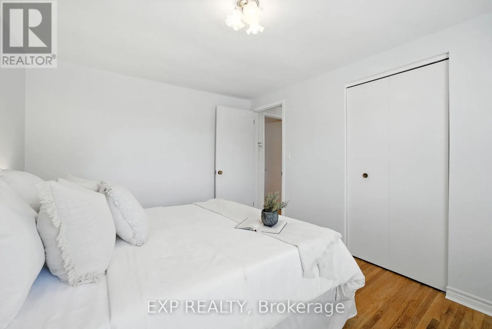 52 BAYVIEW CRESCENT