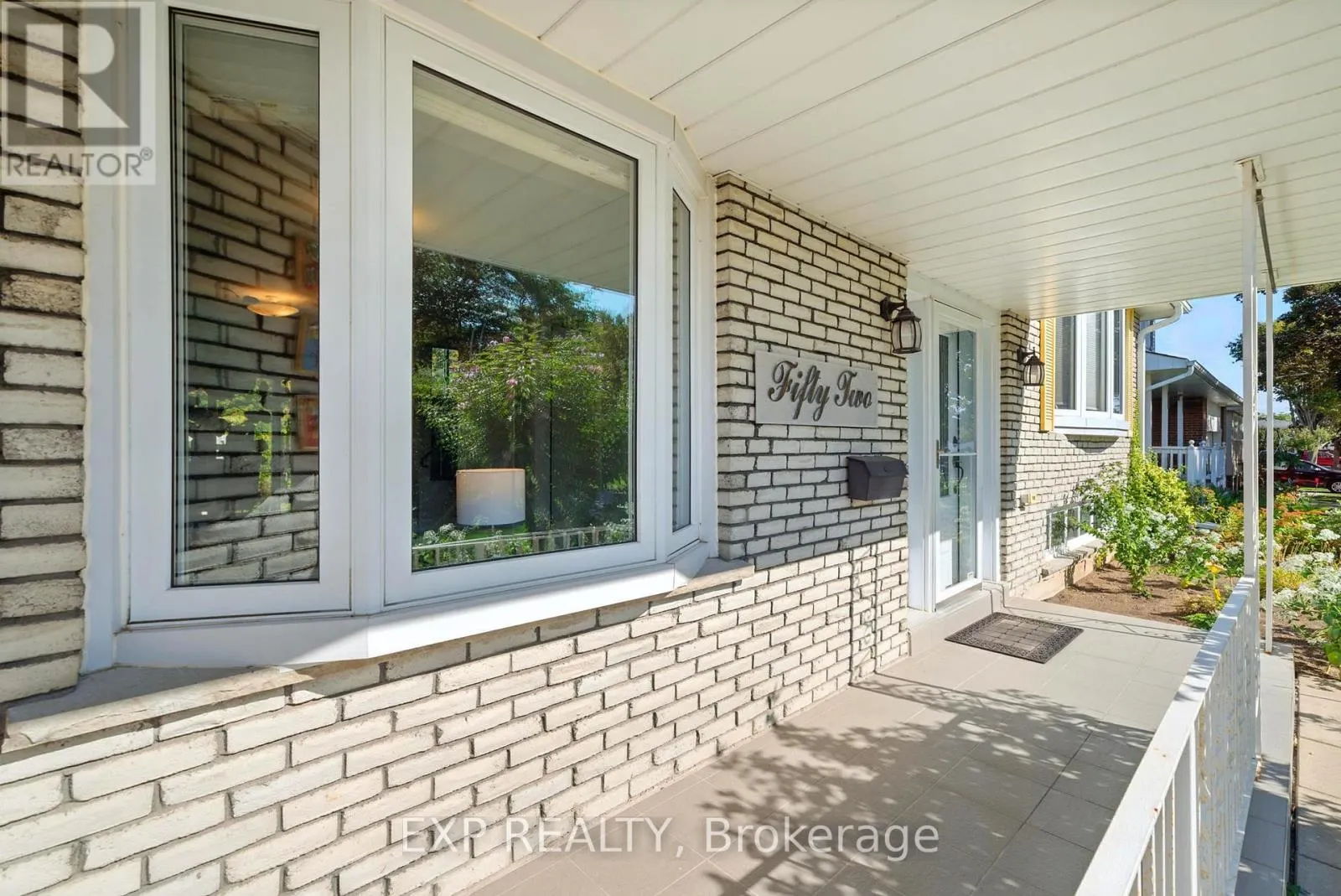 52 BAYVIEW CRESCENT
