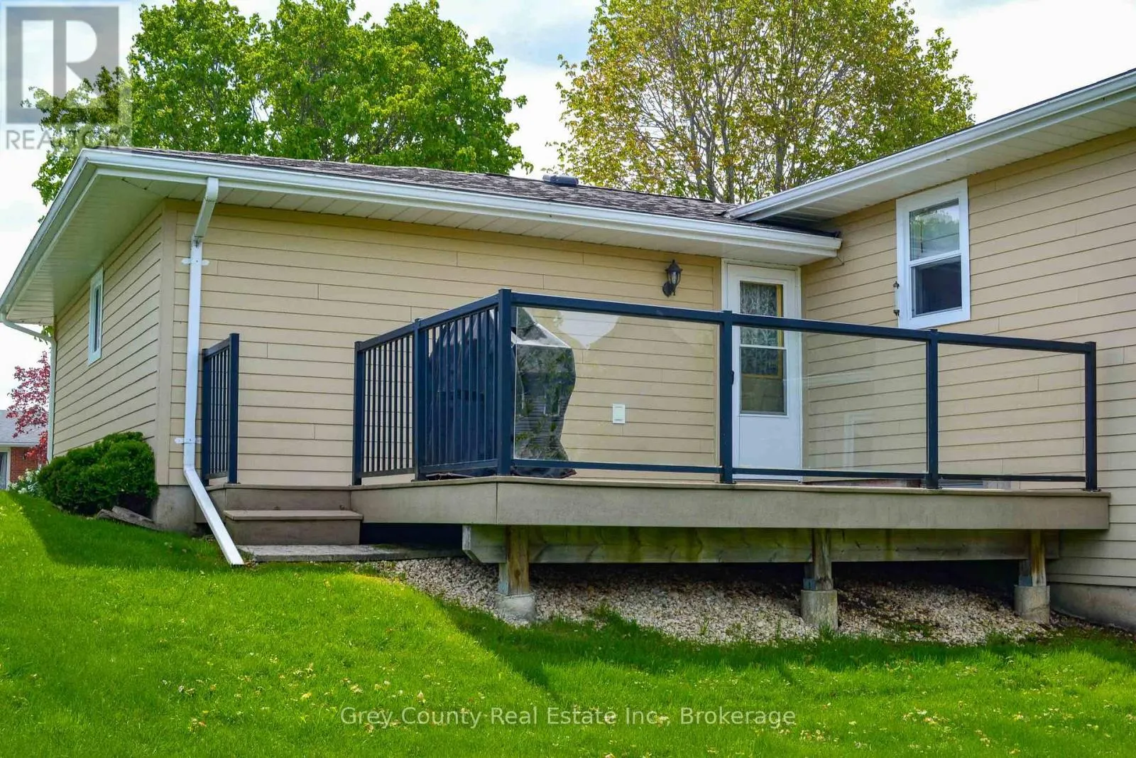 63 GRAYVIEW DRIVE