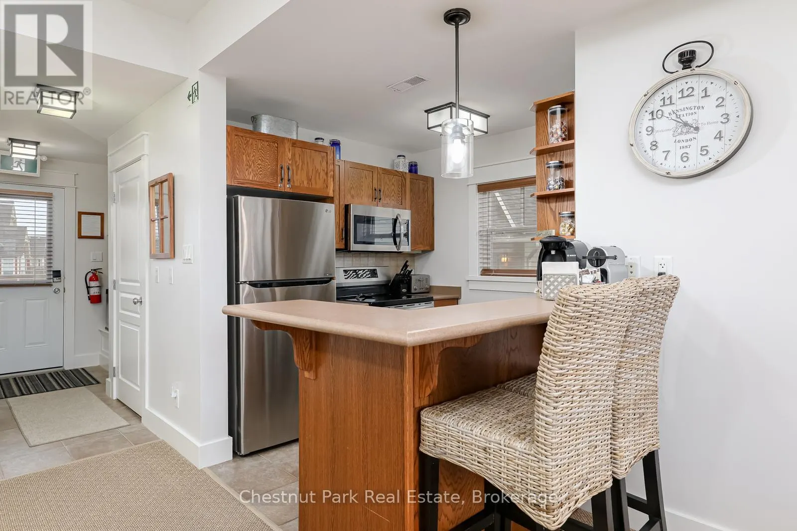 225 - 125 FAIRWAY COURT, #225