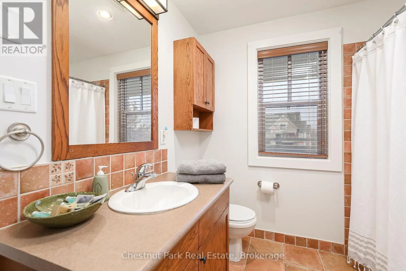 225 - 125 FAIRWAY COURT, #225