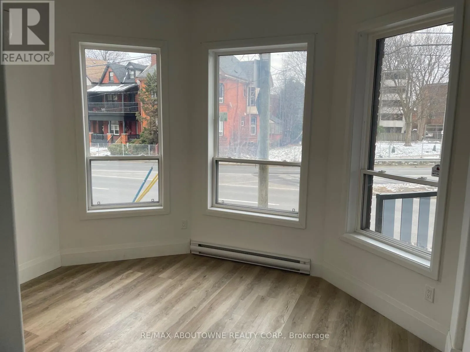 101 - 66 WELLINGTON STREET S