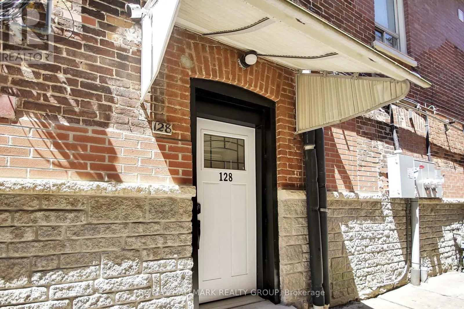 2ND FLOOR - 128 PRESCOTT STREET