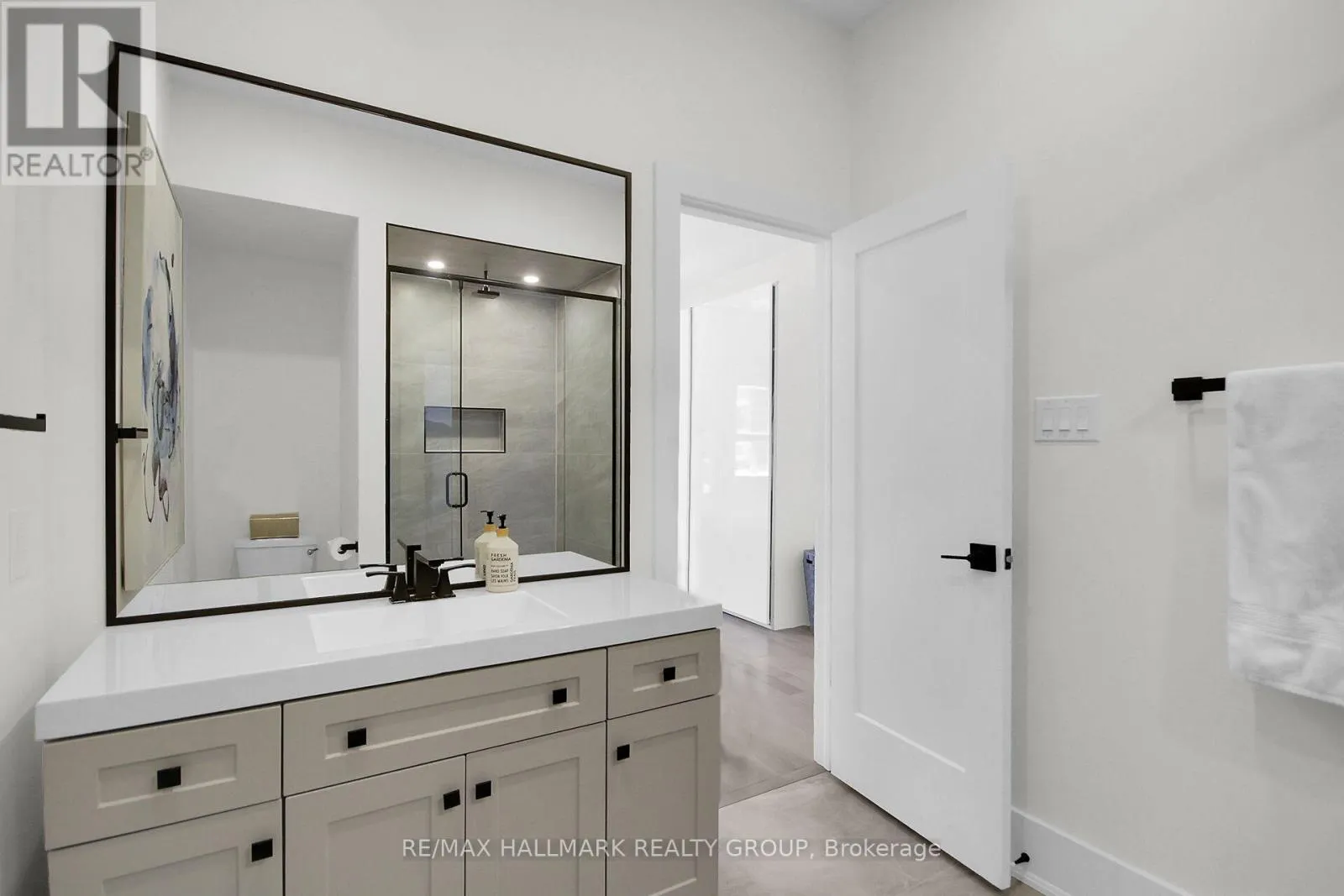 2ND FLOOR - 128 PRESCOTT STREET