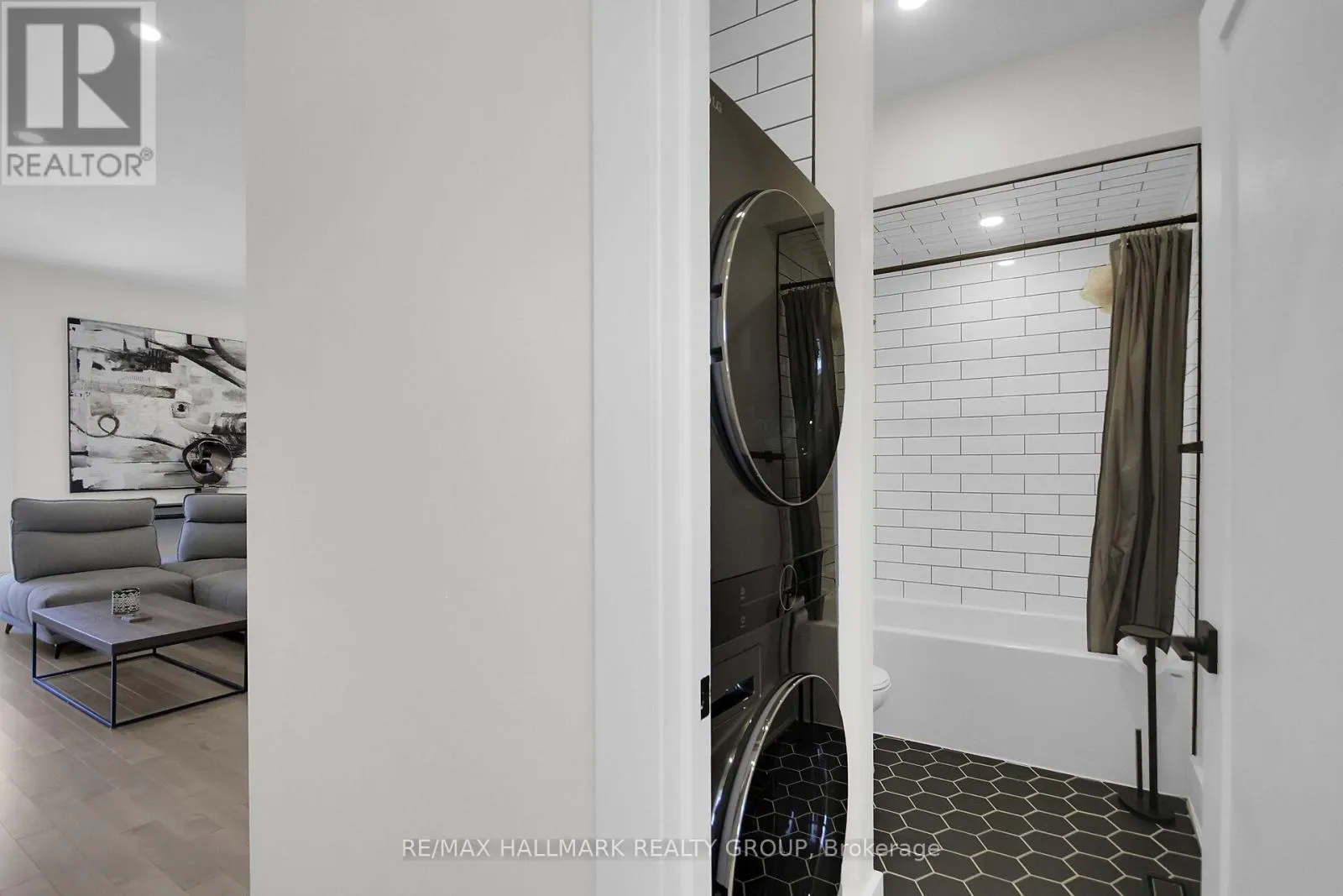 2ND FLOOR - 128 PRESCOTT STREET