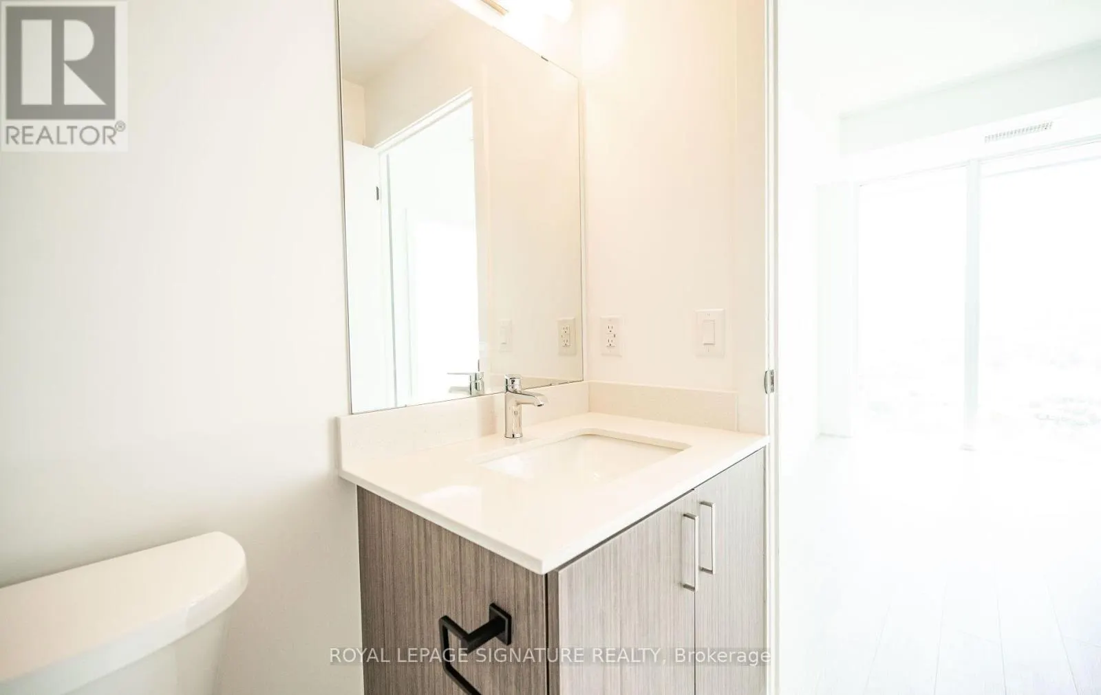 1419 - 2782 BARTON STREET E