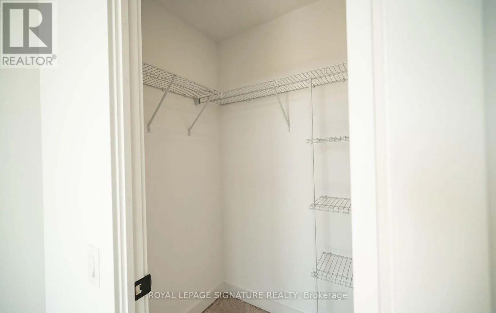 1419 - 2782 BARTON STREET E