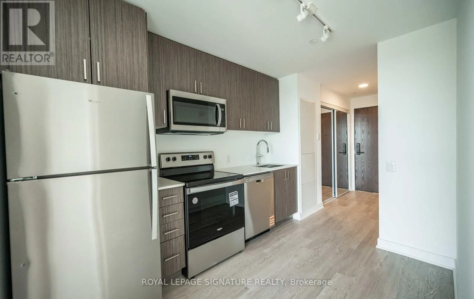 1419 - 2782 BARTON STREET E
