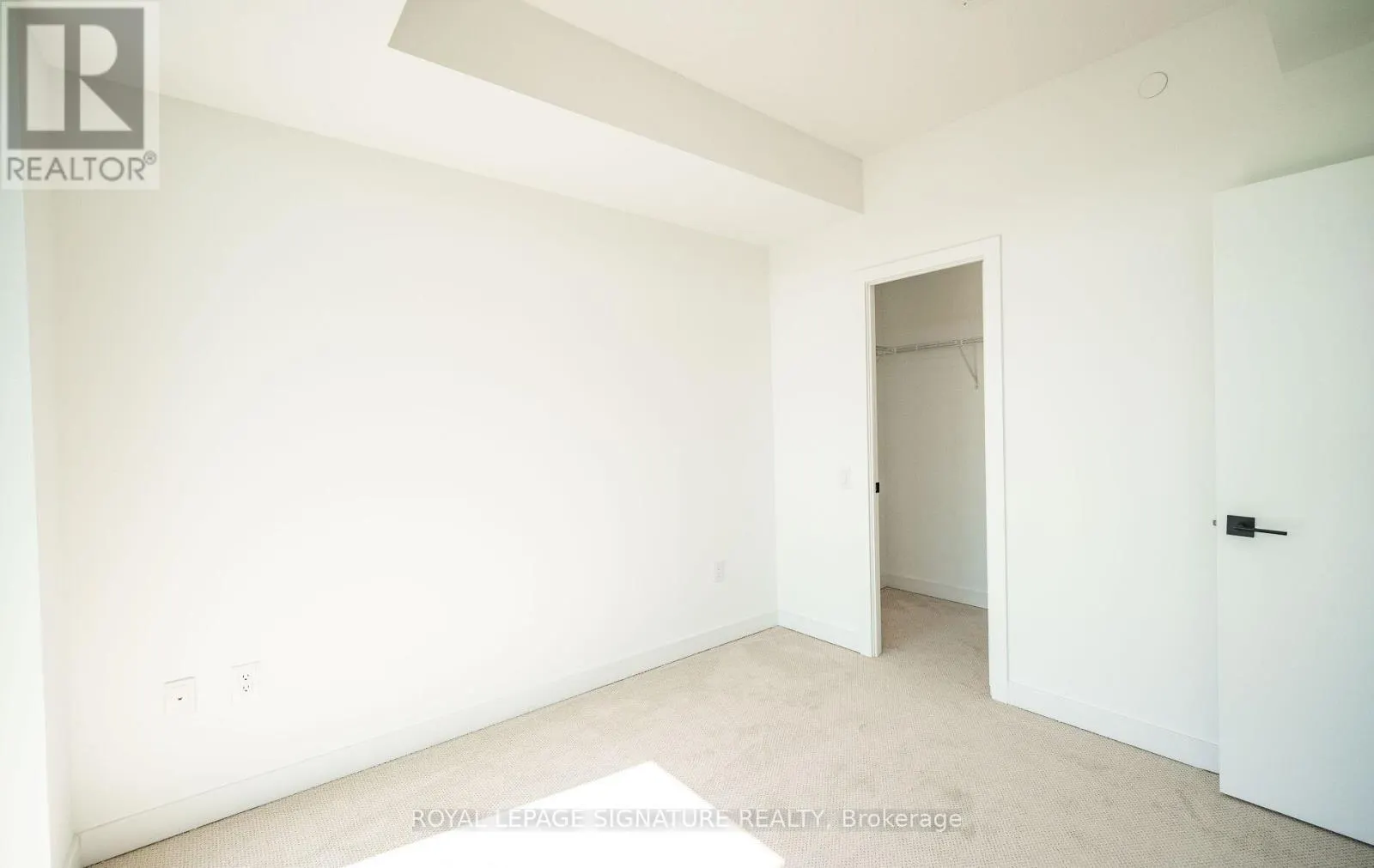 1419 - 2782 BARTON STREET E
