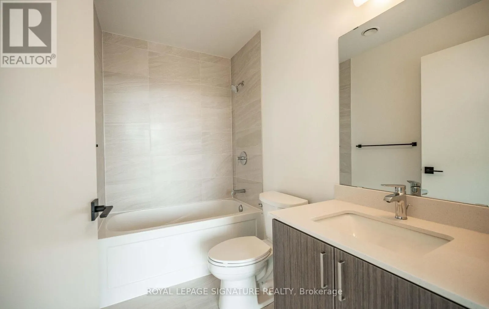 1419 - 2782 BARTON STREET E