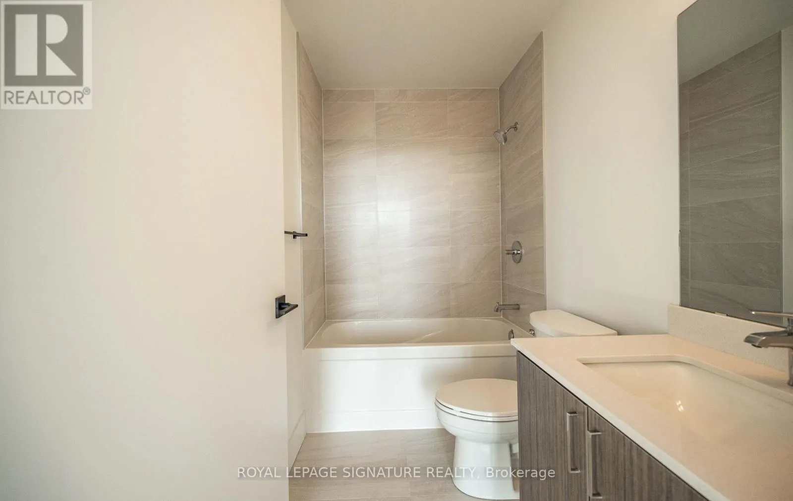 1419 - 2782 BARTON STREET E