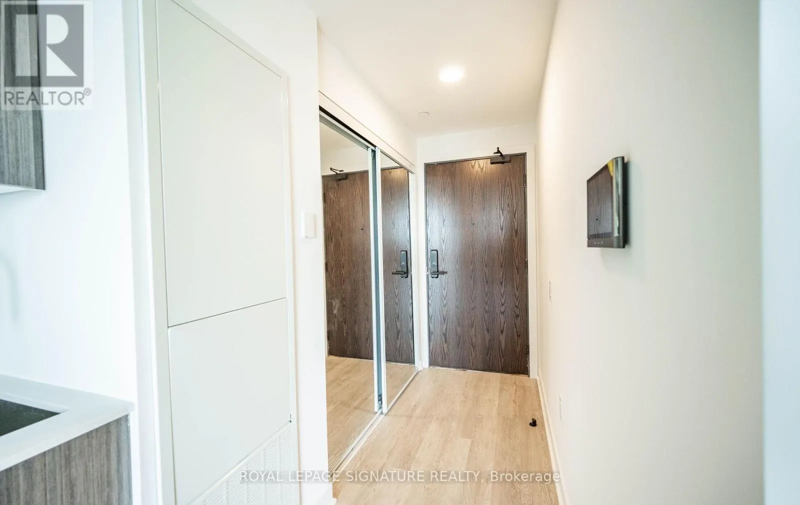 1419 - 2782 BARTON STREET E