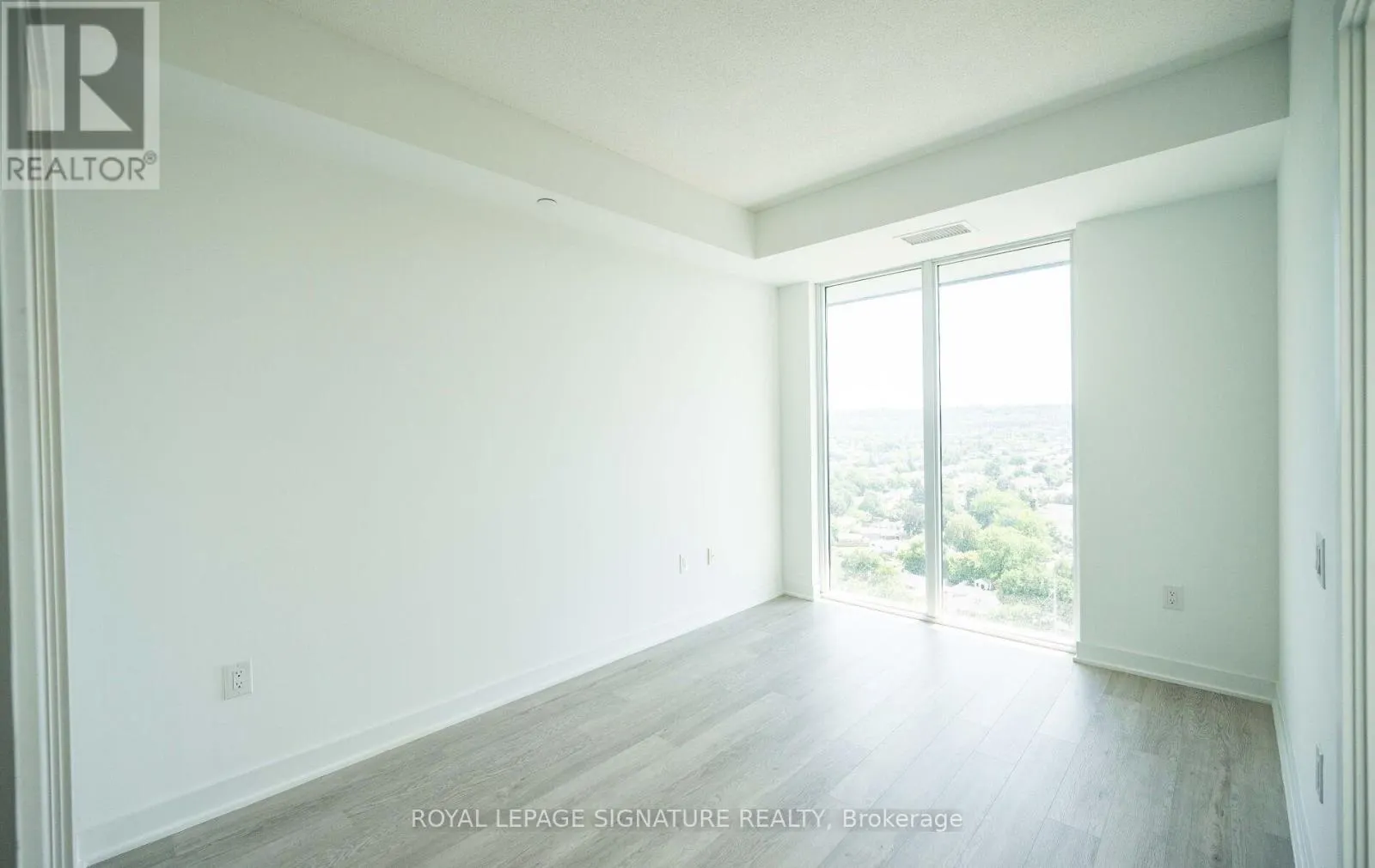 1419 - 2782 BARTON STREET E