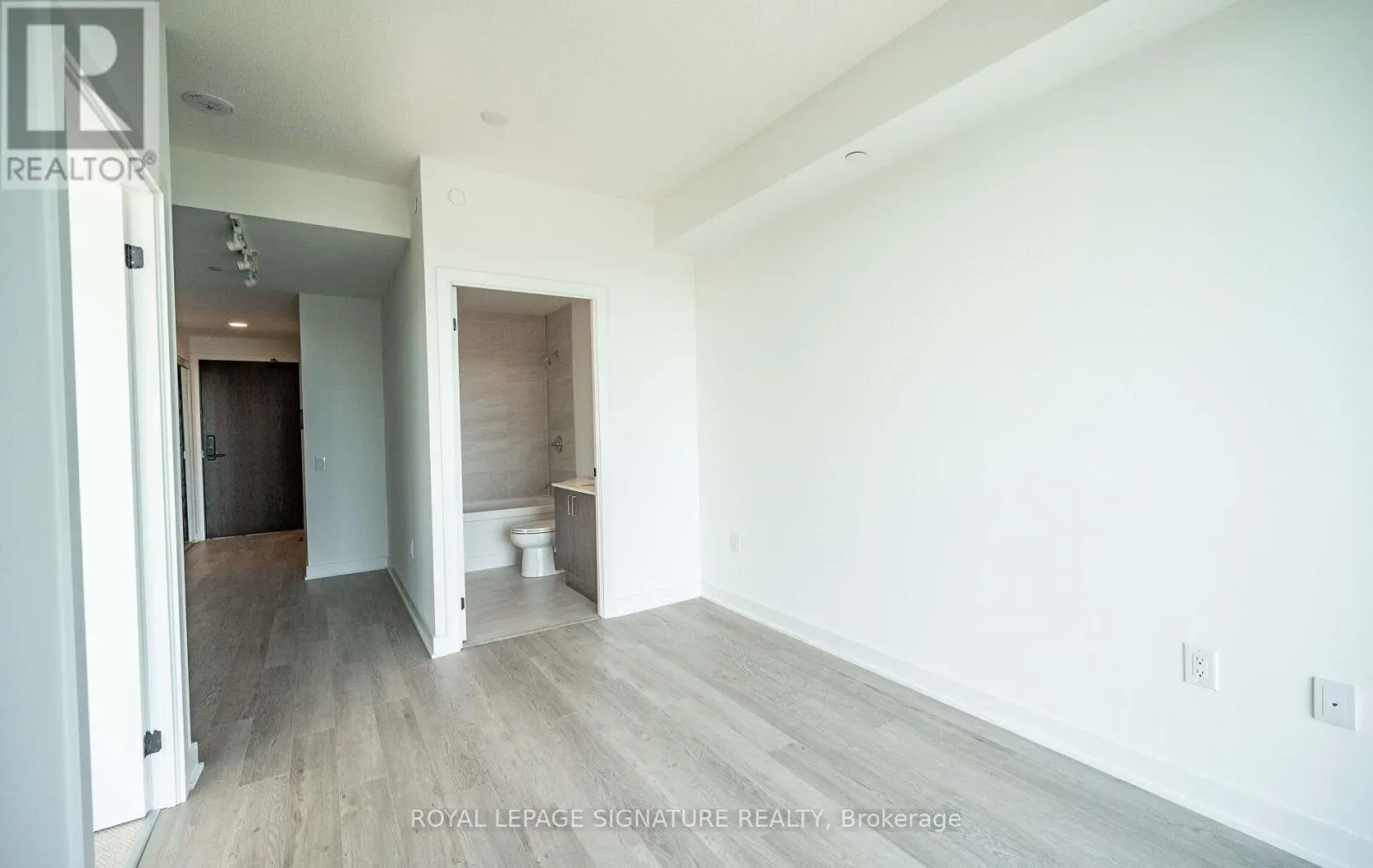 1419 - 2782 BARTON STREET E