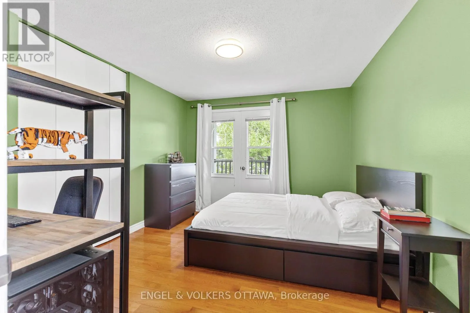 97 QUEENSLINE DRIVE