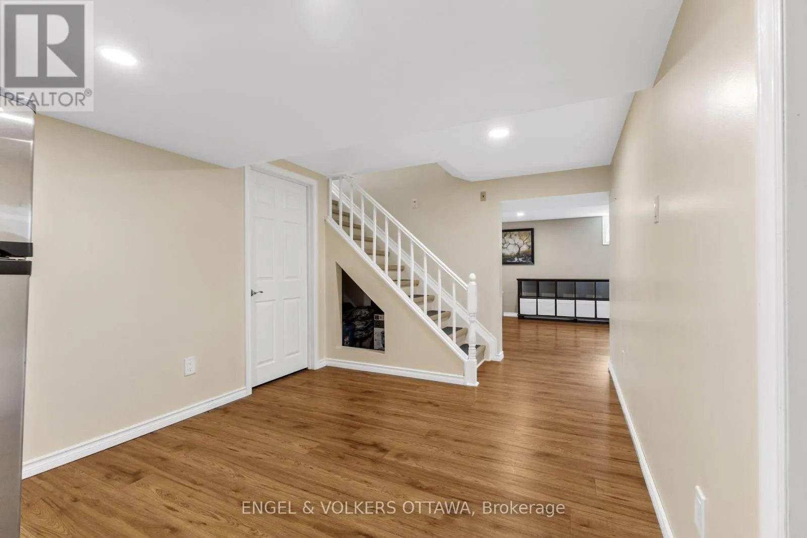 97 QUEENSLINE DRIVE
