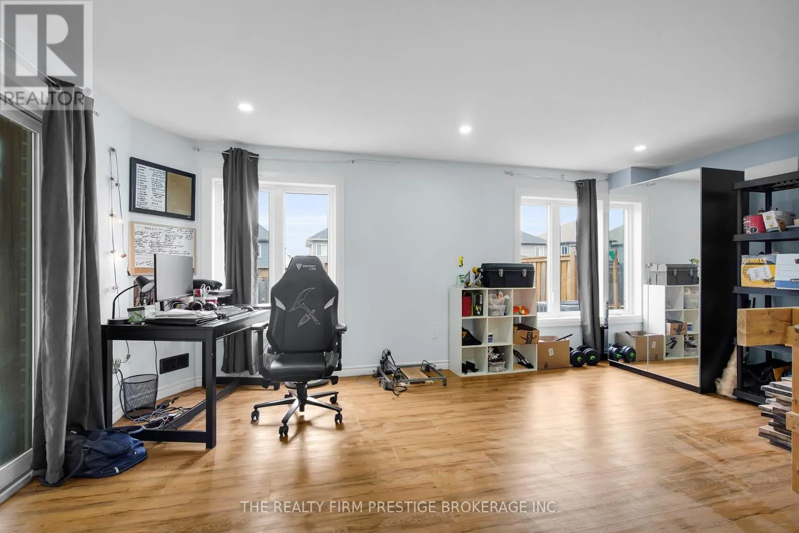 2528 HOLBROOK - LOWER DRIVE