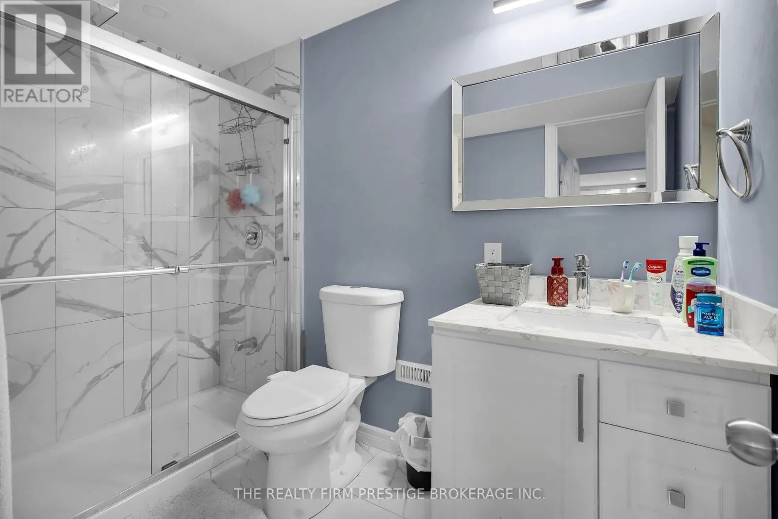 2528 HOLBROOK - LOWER DRIVE