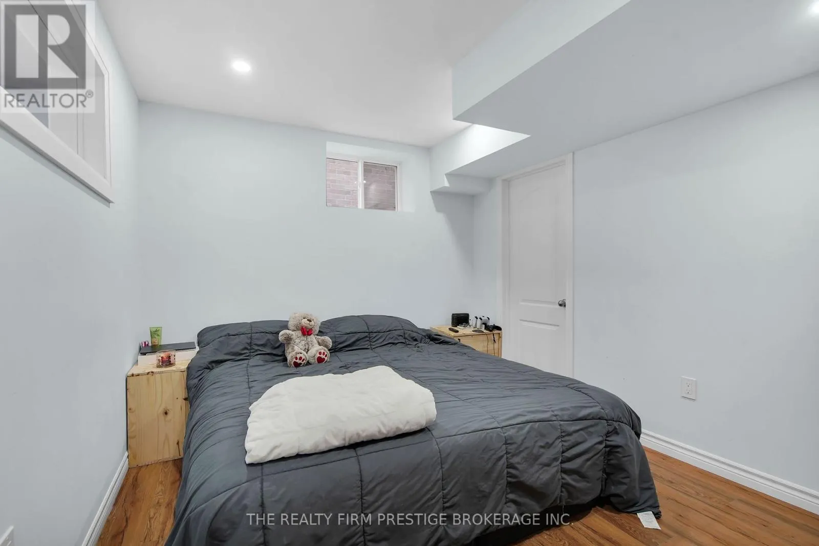 2528 HOLBROOK - LOWER DRIVE