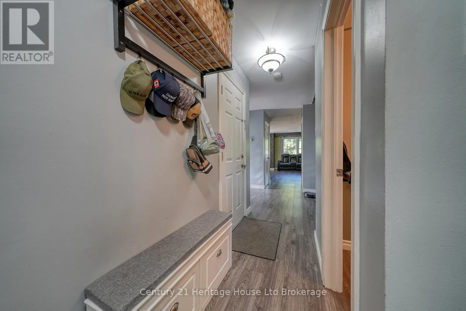 5 MOHICAN DRIVE