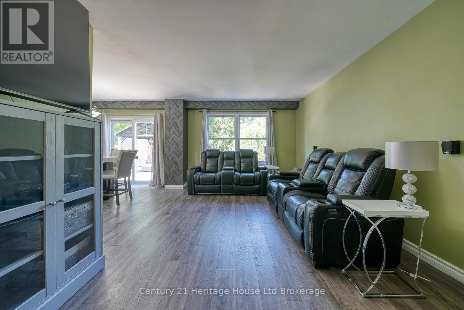 5 MOHICAN DRIVE