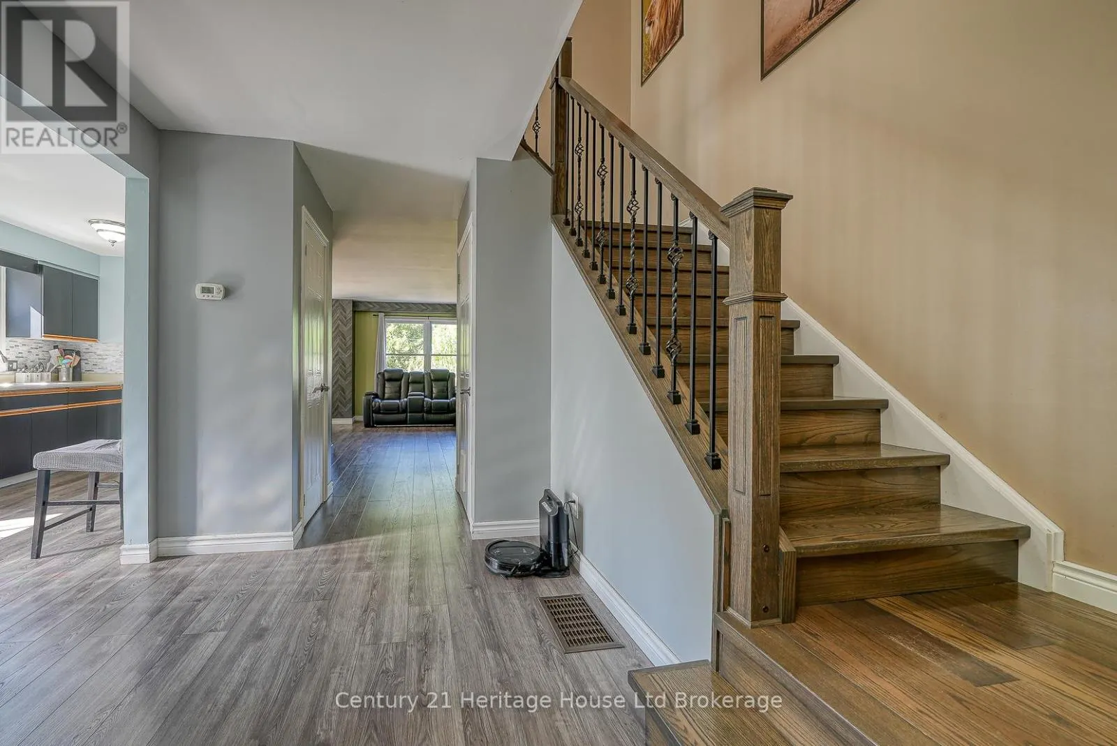 5 MOHICAN DRIVE