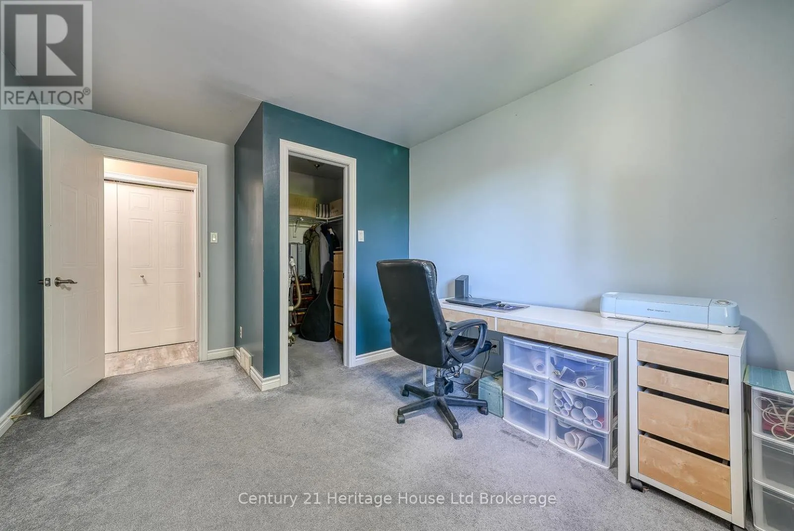 5 MOHICAN DRIVE