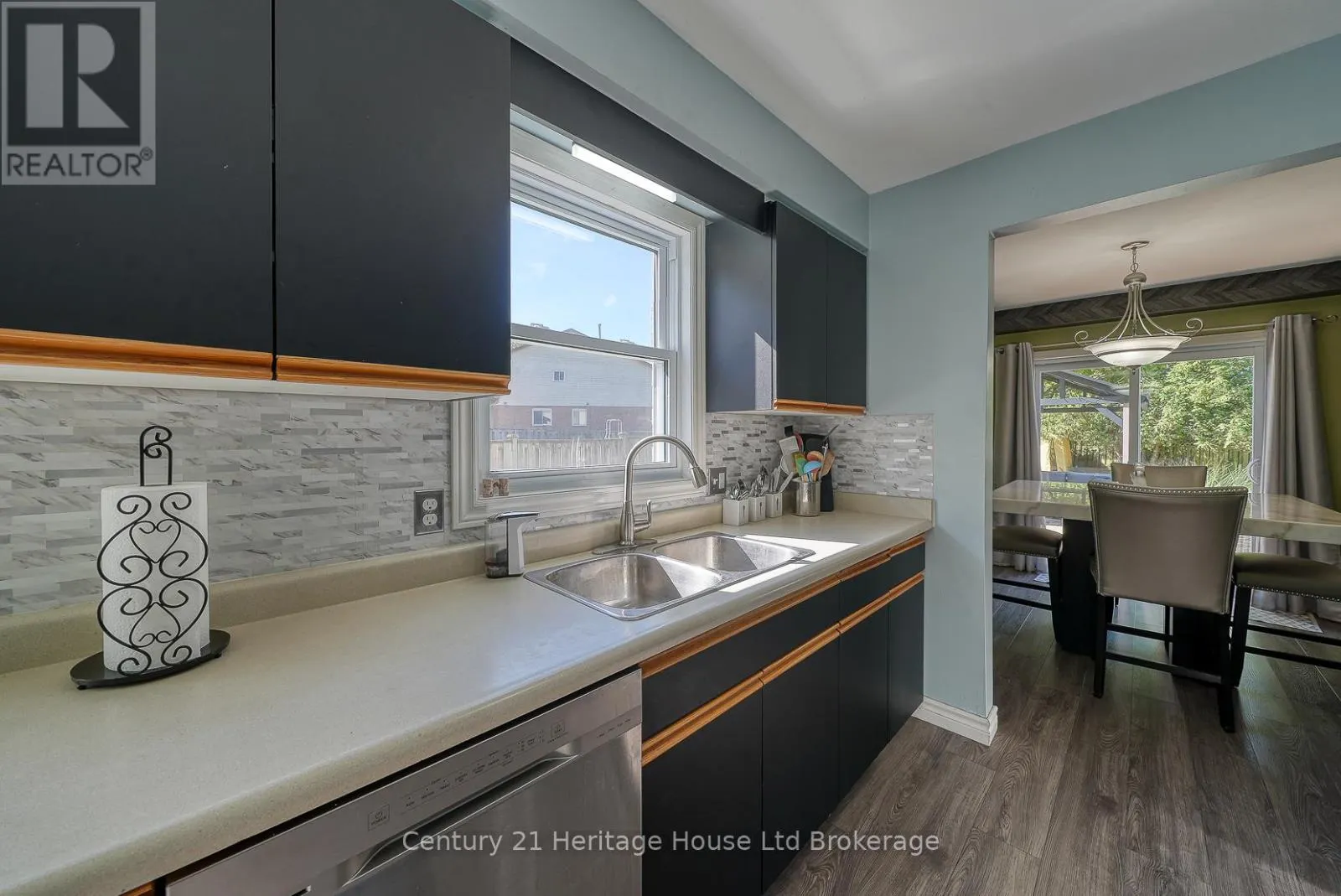 5 MOHICAN DRIVE