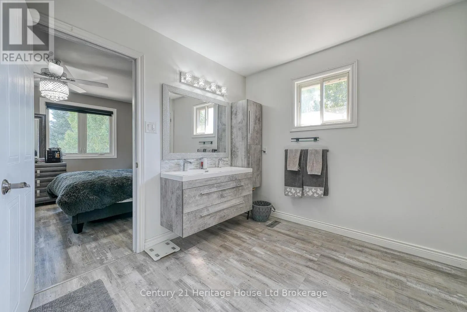 5 MOHICAN DRIVE