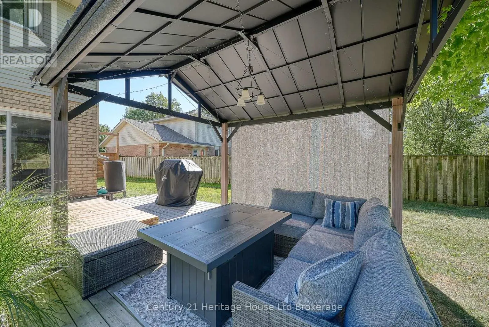 5 MOHICAN DRIVE