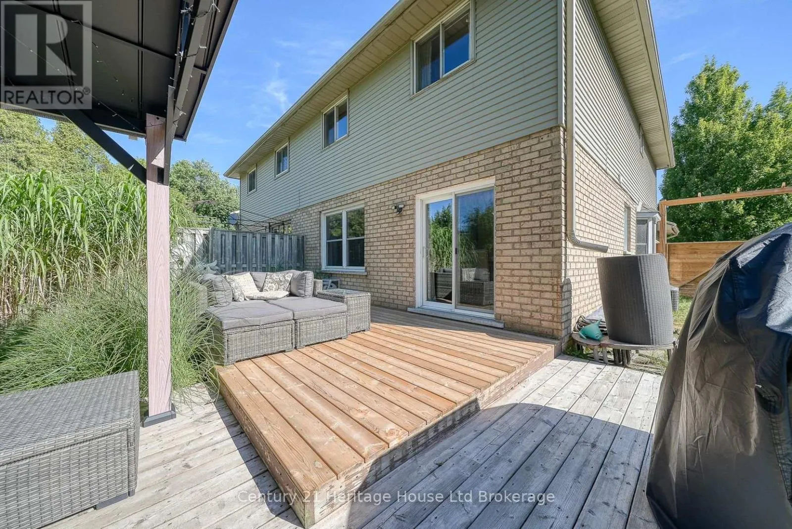5 MOHICAN DRIVE