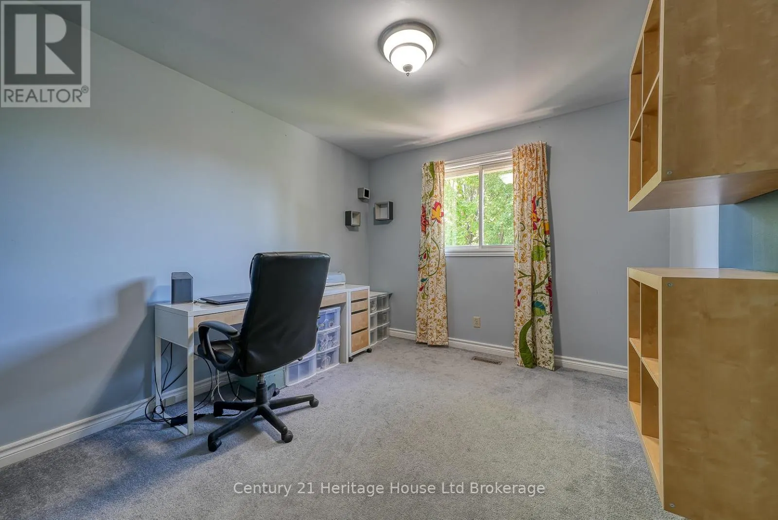 5 MOHICAN DRIVE