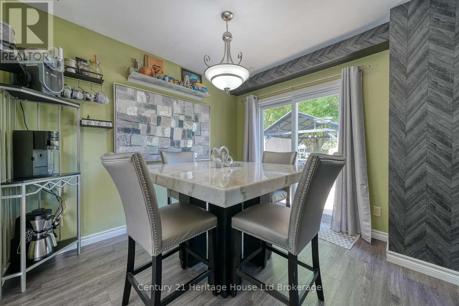 5 MOHICAN DRIVE