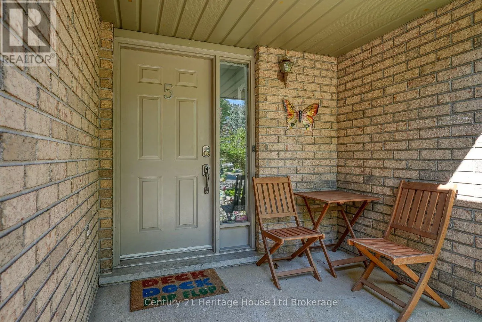5 MOHICAN DRIVE