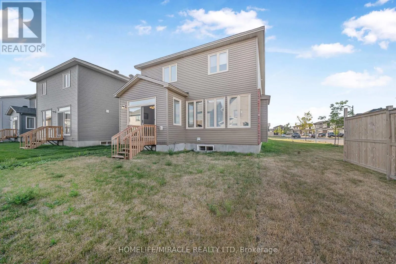 896 SENDERO WAY