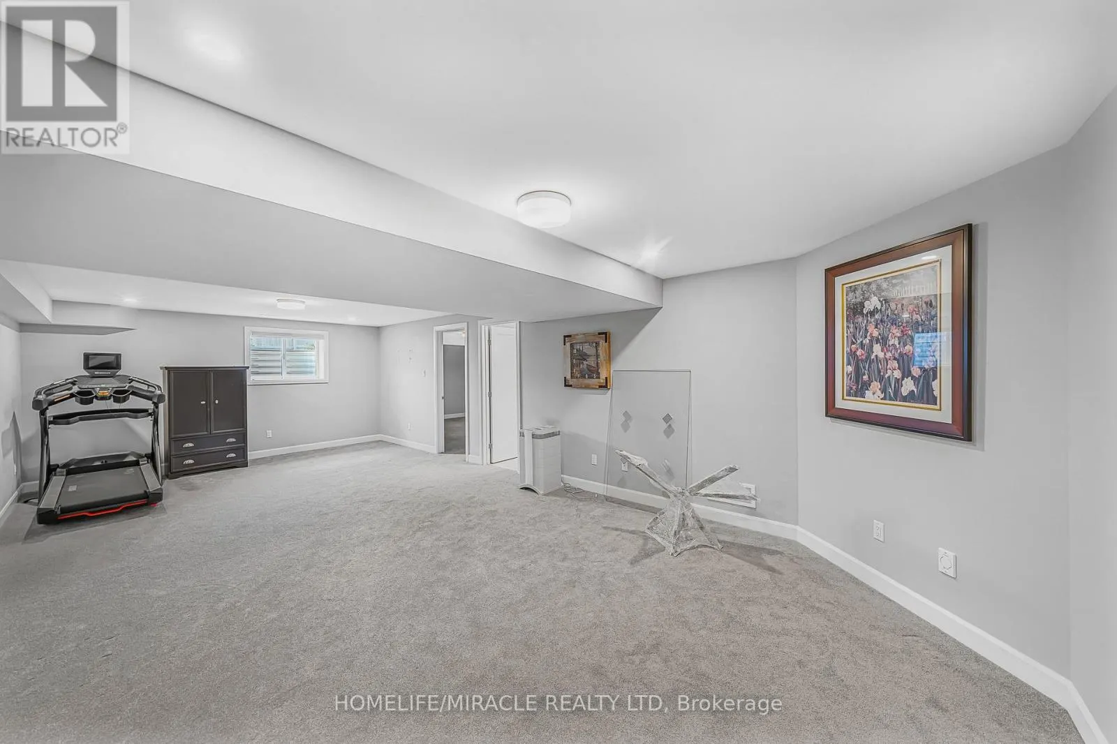 896 SENDERO WAY
