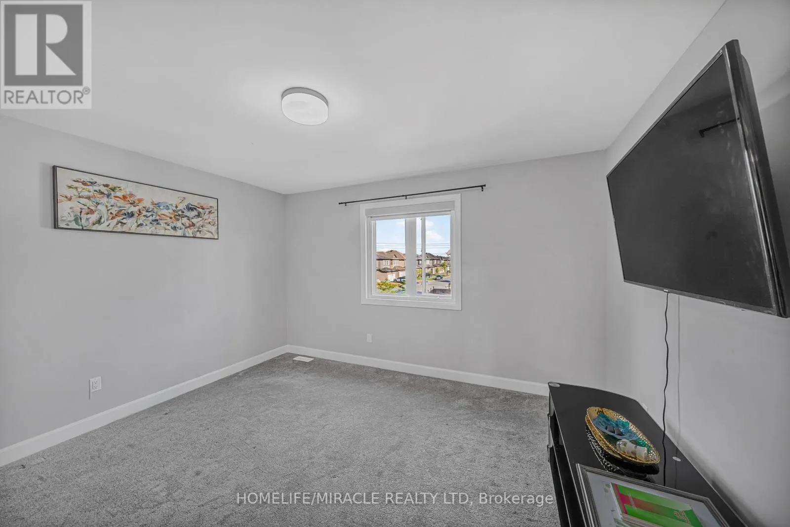 896 SENDERO WAY