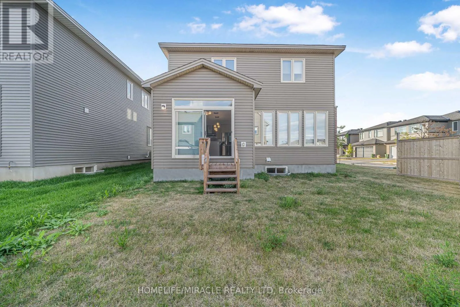 896 SENDERO WAY