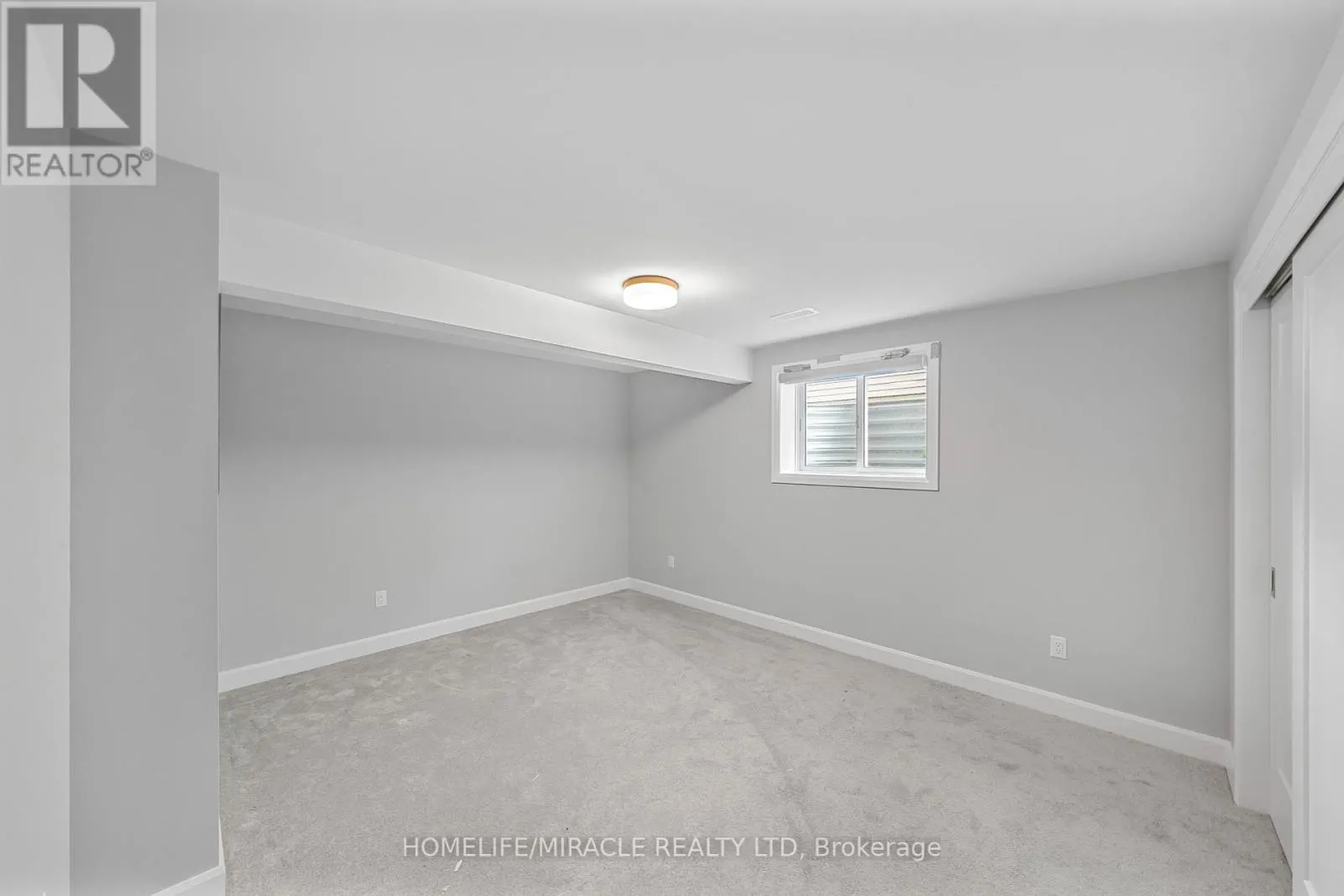 896 SENDERO WAY