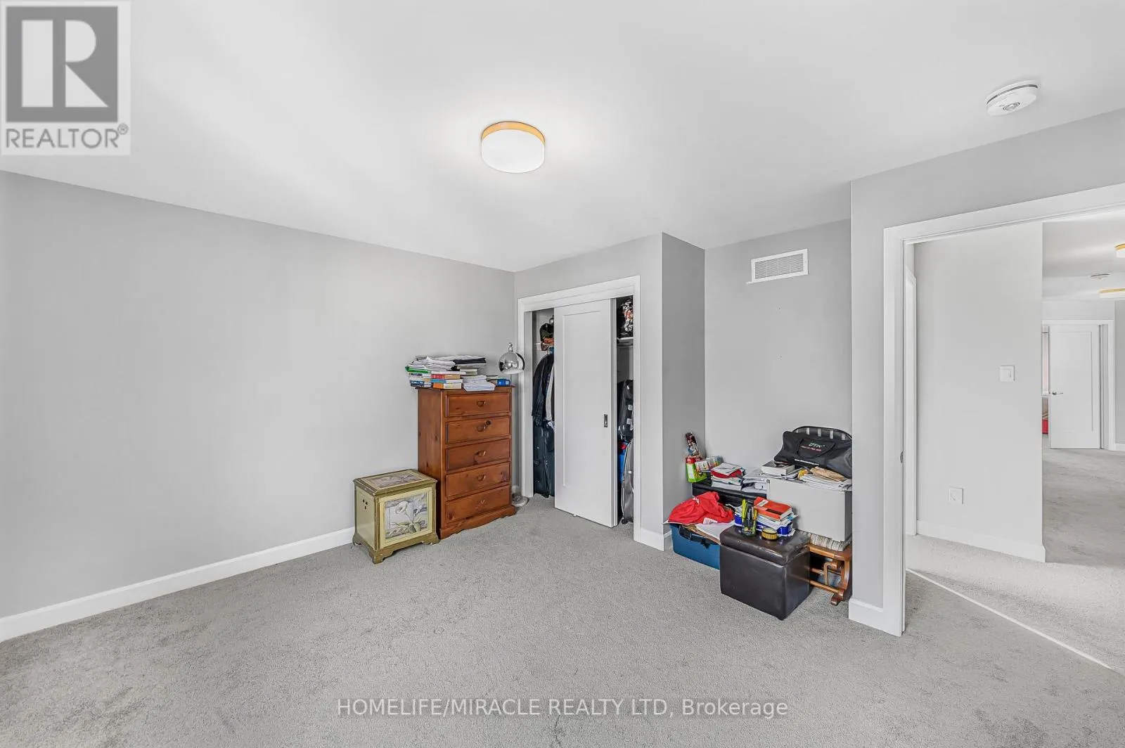 896 SENDERO WAY