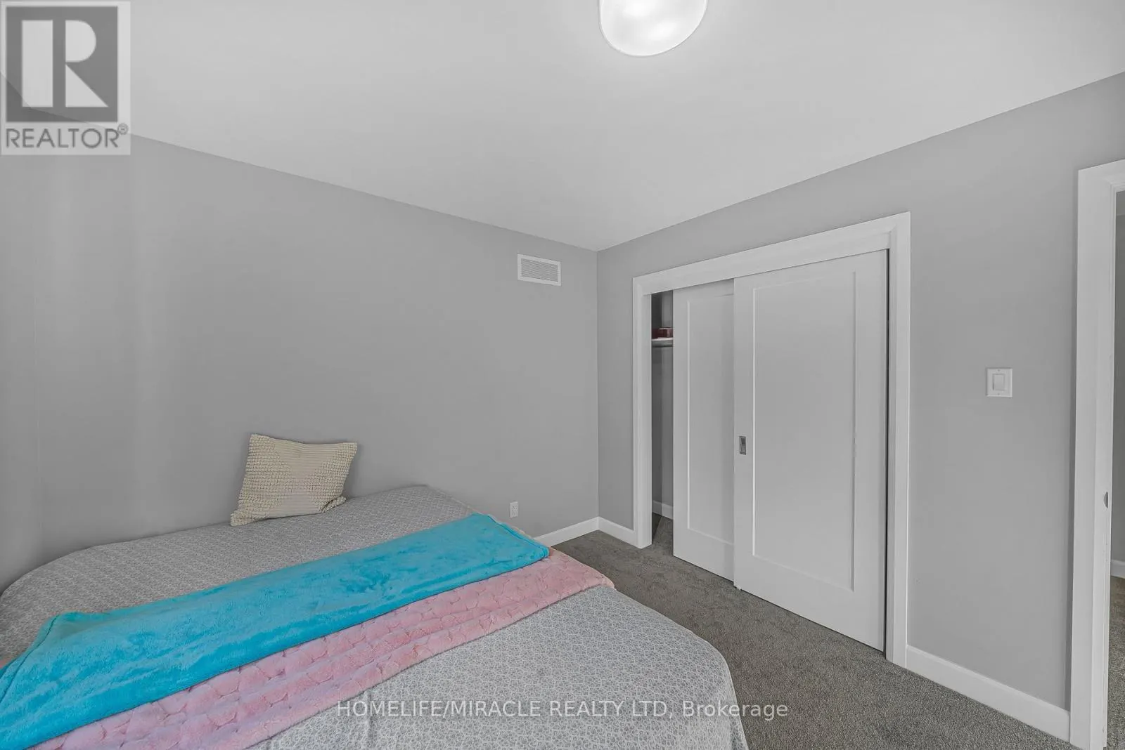 896 SENDERO WAY
