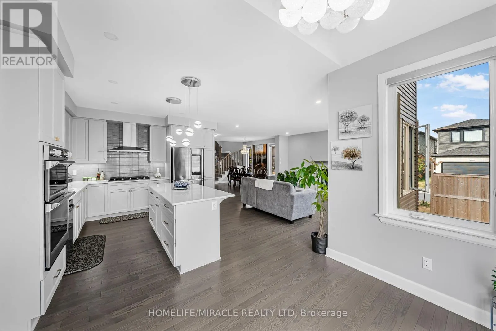 896 SENDERO WAY